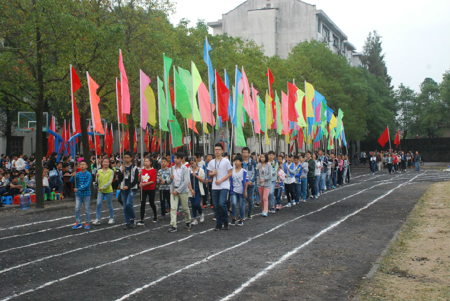 【留存档案】漆河镇中学第45届运动会各班入场-一个博客
